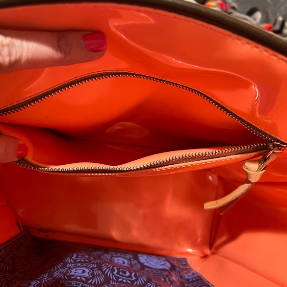 Consuela tote. Brett Pattern (retired). ***Ink mark (2) as shown*** - Picture 3 of 8